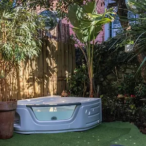 Unique Tiny Smart With Private Garden, Jacuzzi, Ps5, Cinema Projector - Wow Sintra